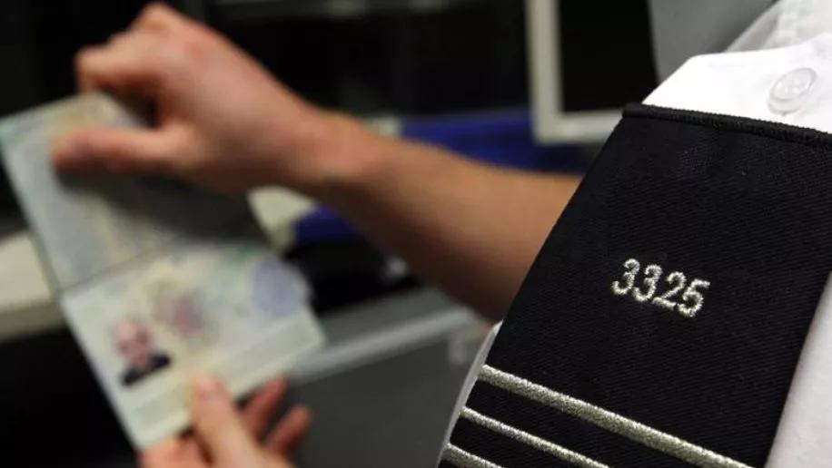 过海关被拉进小黑屋会发生什么,过海关被关进小黑屋怎么办