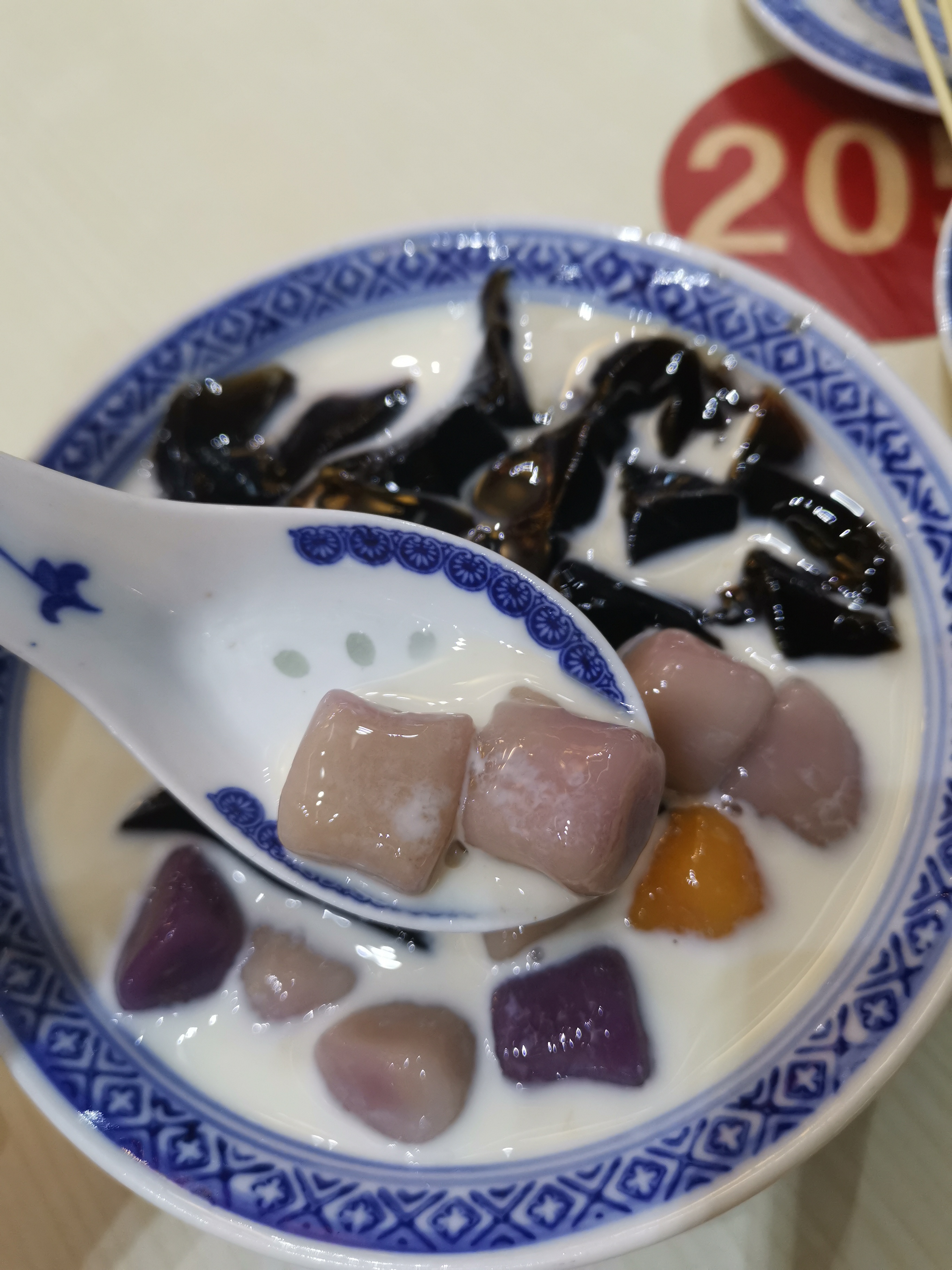 吃到自己破产！篇七：广州网红牛奶甜品连锁店——赵记传承探店