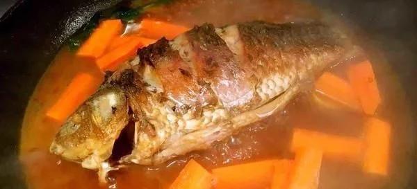 鱼刺卡喉咙小妙招不用去医院,鱼刺卡喉咙一招搞定不去医院