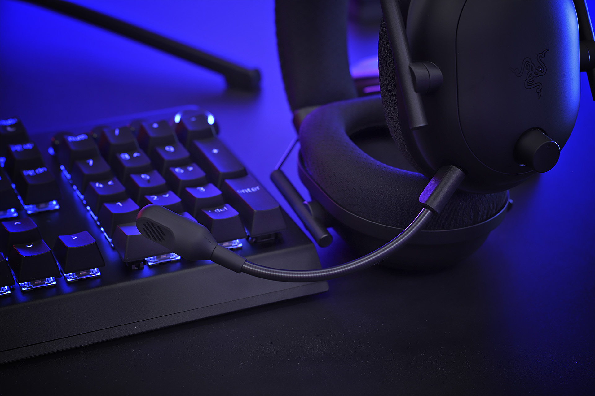 雷蛇无线入耳式游戏耳机电脑体验,雷蛇电竞耳机推荐头戴式蓝牙耳机