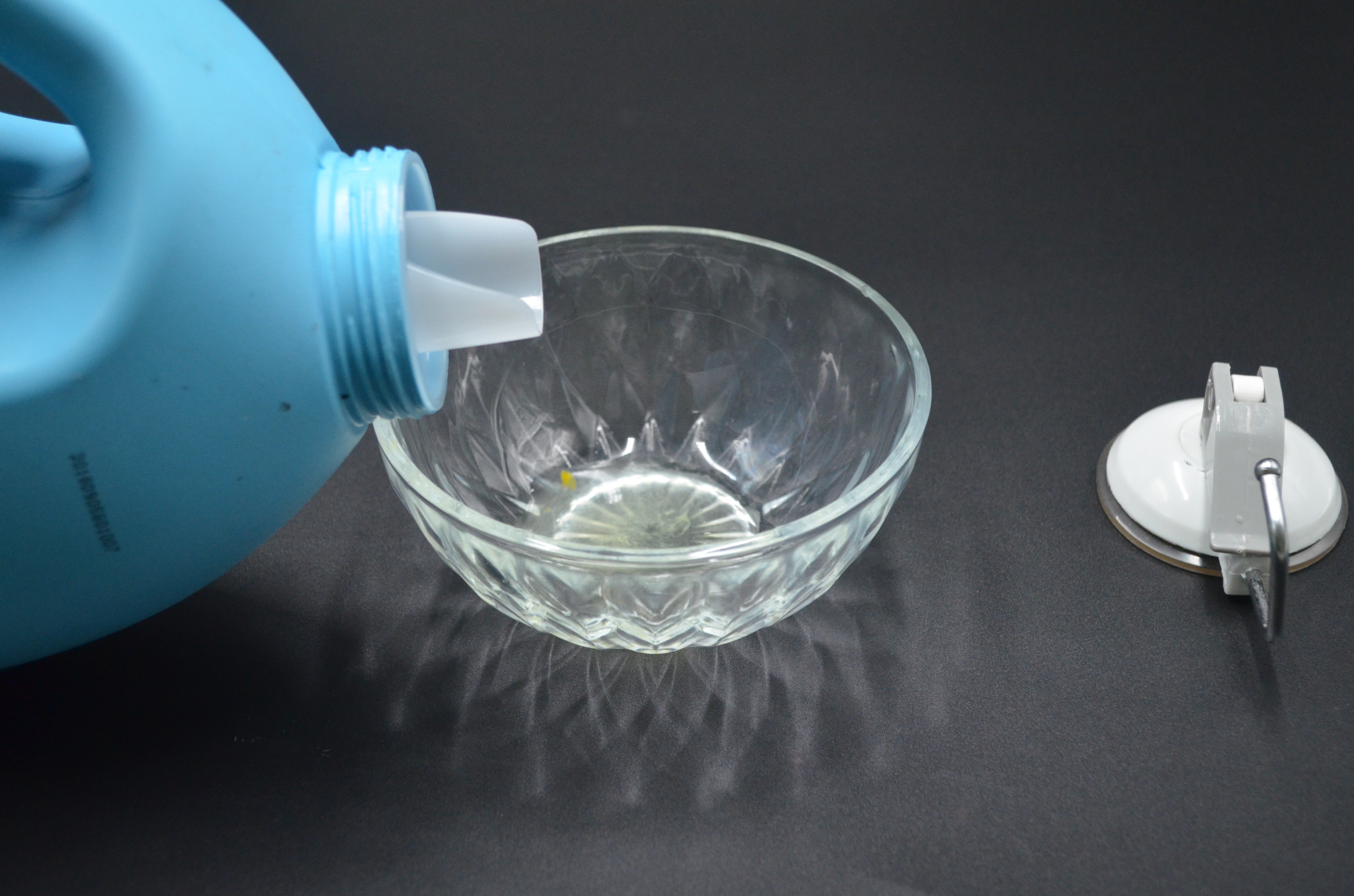 挂钩要怎么粘才不容易掉,自粘挂钩不粘了怎么办