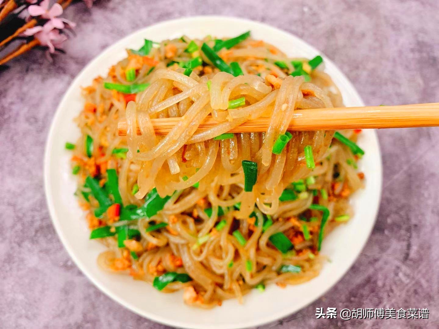 炒粉丝粘锅了是油放少了吗,凉拌粉丝需要焯水几分钟