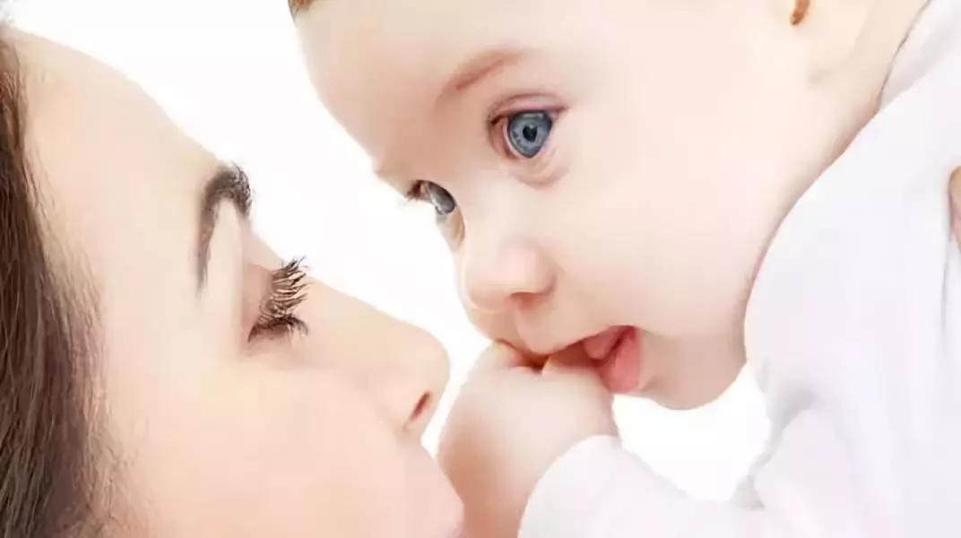 宝宝不吃奶瓶的正确解决方法,宝宝排斥奶瓶怎么办一喝就干呕