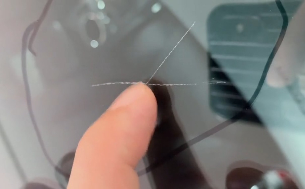 汽车挡风玻璃轻微划痕修复小窍门,汽车挡风玻璃划痕修复小方法