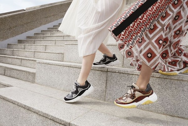 健身鞋女款2022新款百搭潮流,减震跑步鞋女款boost底