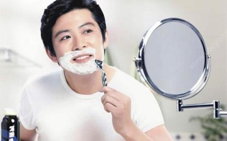 男生多大建议刮胡子,男生多大刮胡子最合适