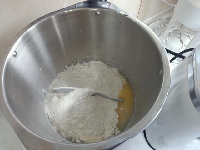 简单面包教程不用烤箱不加牛奶,超简单面包不需要牛奶