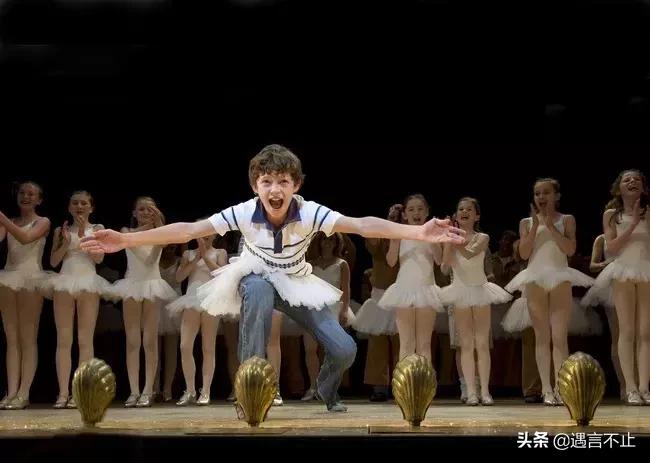 乔治小王子被嘲笑,乔治小王子跳舞