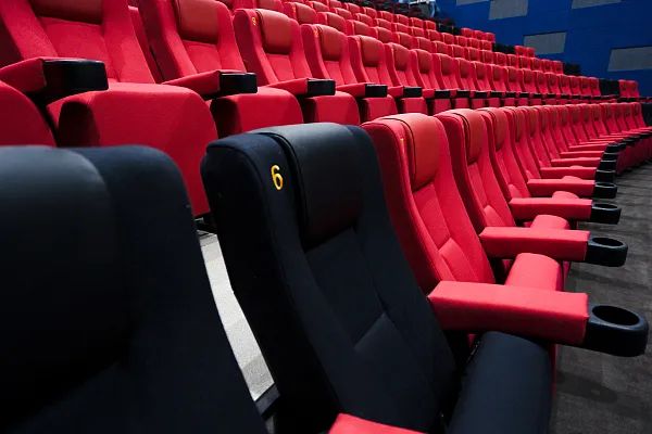 受疫情影响倒闭的电影院,电影院倒闭原因