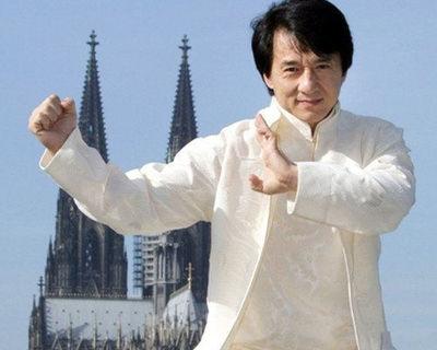 成龙电影里的半神式英雄,为什么最令全球“龙迷”痴狂、向往?