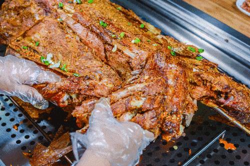 嗨爆今夏！烤骆驼，冰镇啤酒，水上乐园，硬核狂欢再次来袭