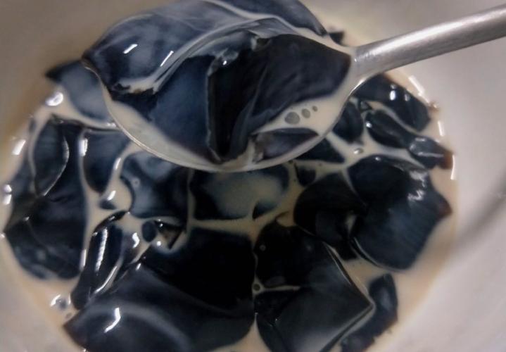 龟苓膏加阿胶蜜枣,零食龟苓膏真的能降火吗