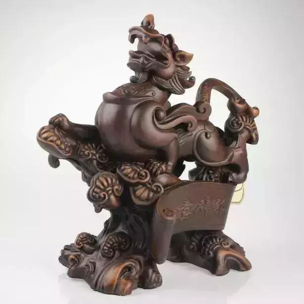 李嘉诚貔貅阵,李嘉诚办公室摆88只貔貅