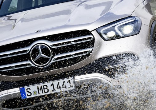 奔驰e级和gle哪个更值得买,奔驰gle轿跑怎么样值得购买吗