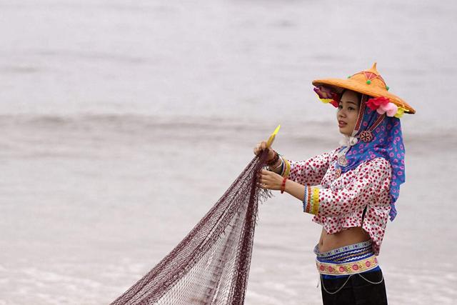 中国民族服饰文化艺术,墨西哥民族服饰和新疆民族服饰