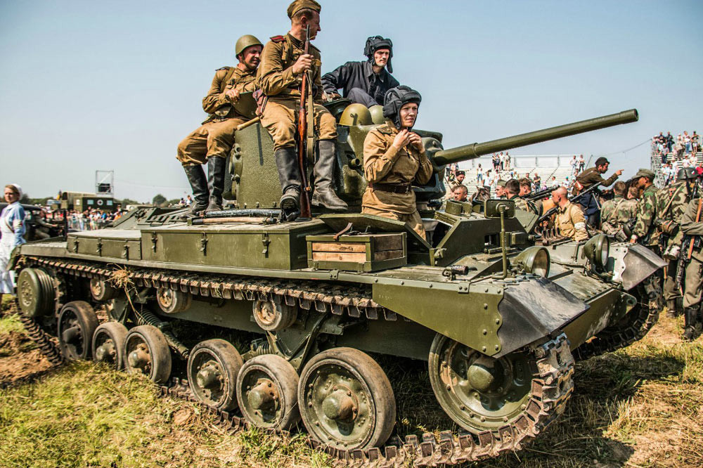 二战“瓦伦丁”步兵坦克：皇家陆军爱不释手，为何苏军弃之不用？