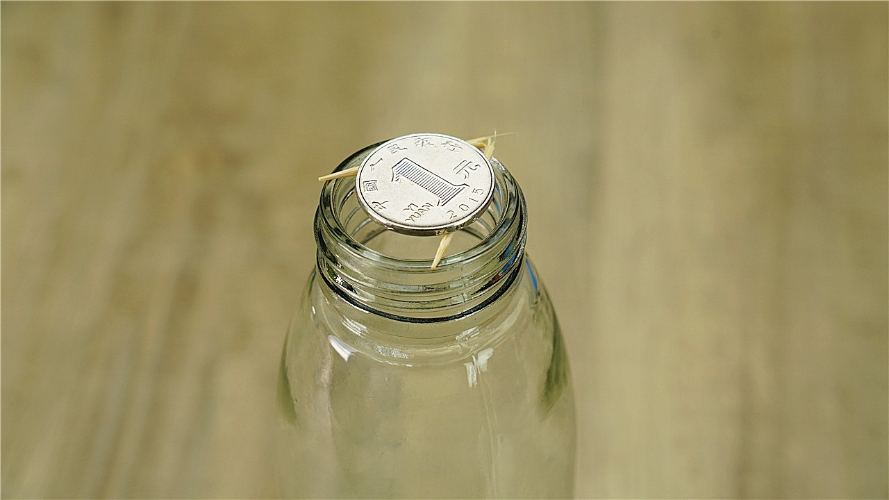 一枚硬币的命运,滴了一滴水在他头上会死吗