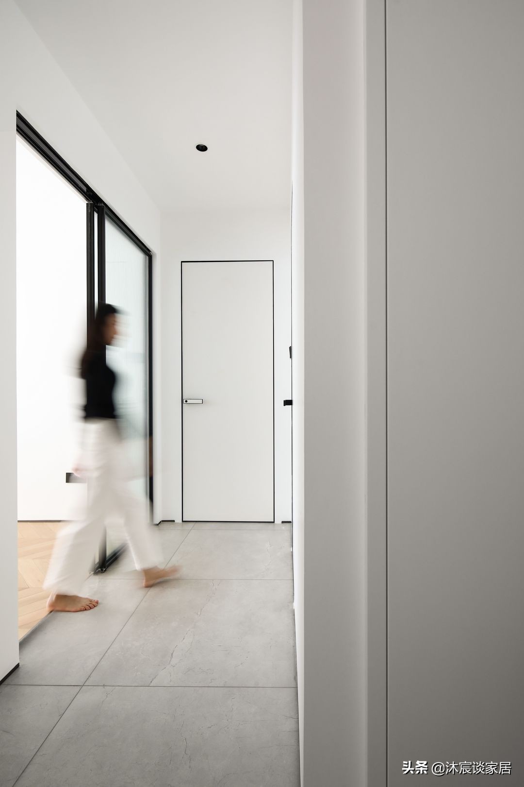 看完她的新家，才知生活可以如此有品质，室内极简大方且随性美好