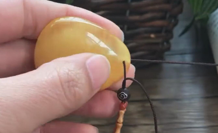 项链绳吊坠绳怎么打结编织教程,吊坠绳两头打结向左偏了怎么调整