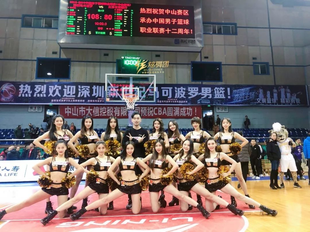 都是史上第一位男啦啦队成员，中*男美**队员各自想表达什么？