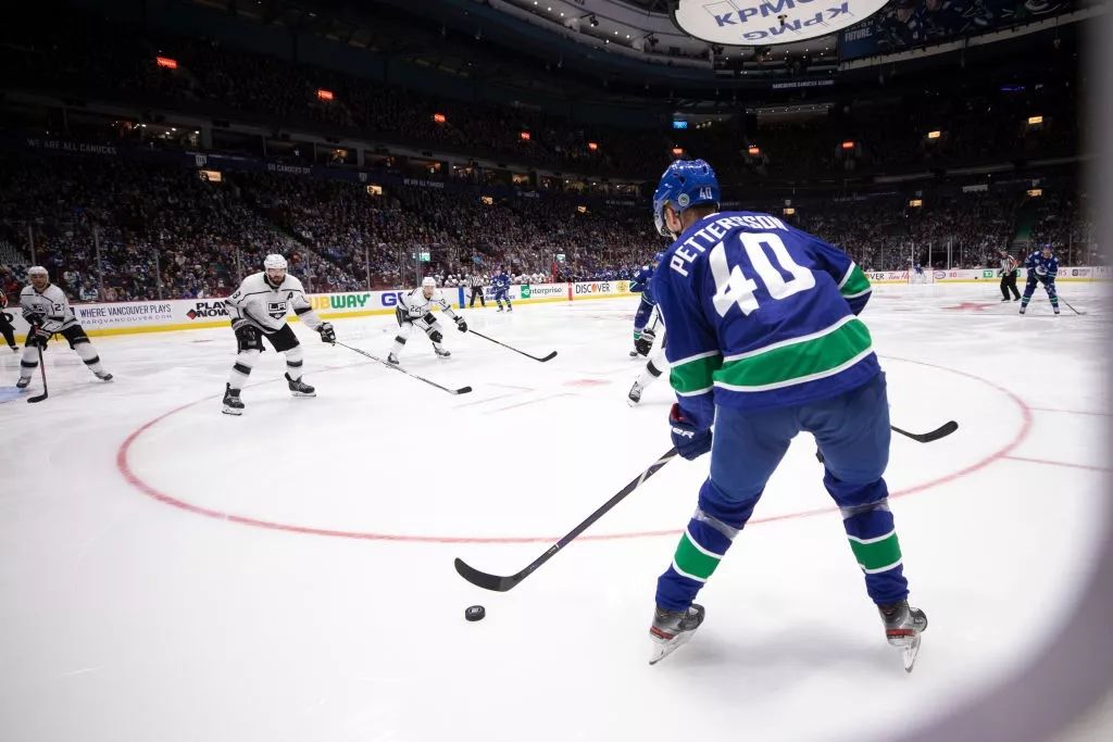 nhl打假球,nhl冲撞犯规