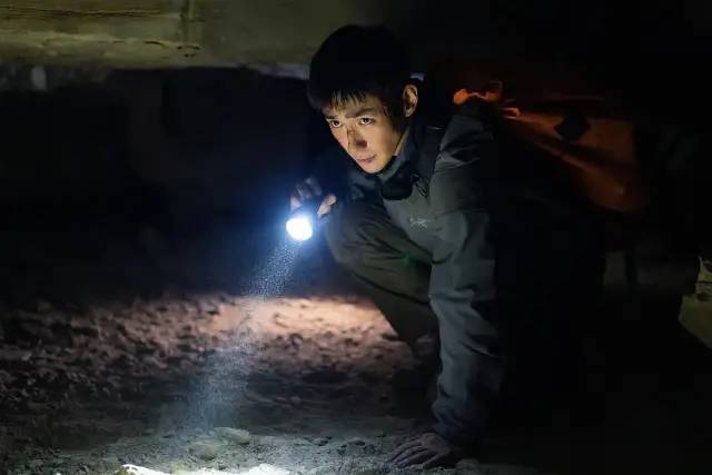 峰暴电影朱一龙怎么拍摄的,朱一龙徒手攀岩花絮