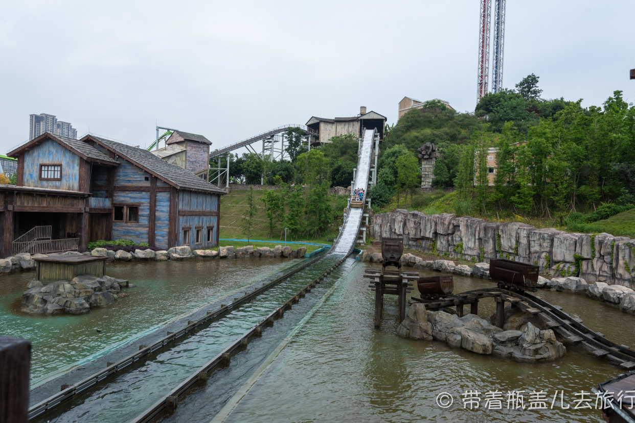 重庆欢乐谷,全国第一座山地版欢乐谷,180的门票是否物有所值