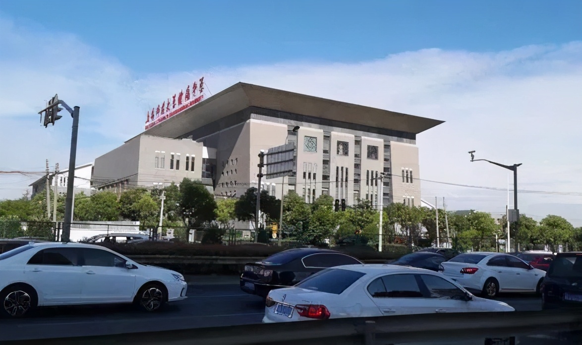 2022年上海高考升学率排名,上海位育中学