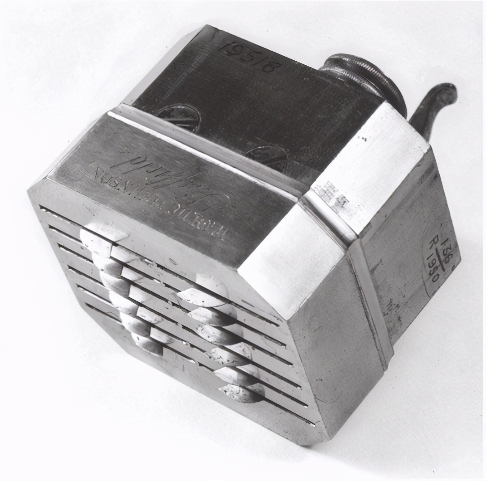 近代欧洲人曾将水蛭放入体内吸血——来治疗各种疾病