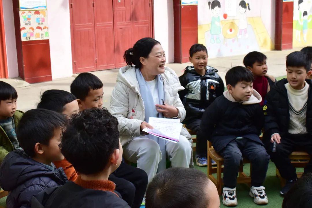 长葛体育馆学雷锋,幼儿园学习雷锋启动仪式