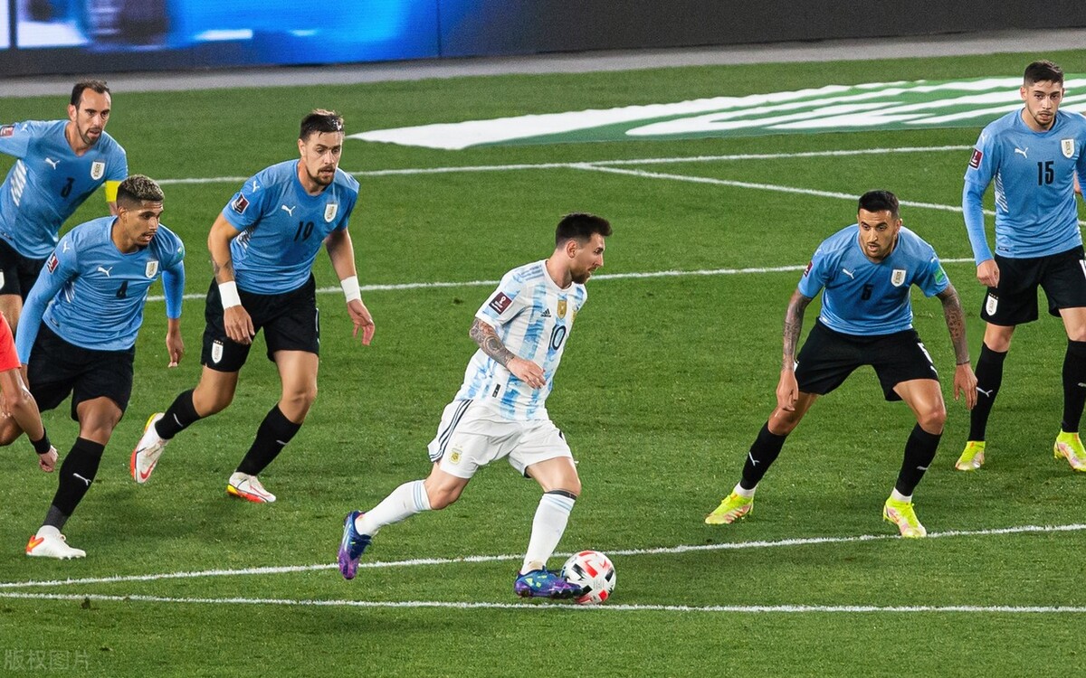 足坛现役前三中场,当今足坛各位置前三人