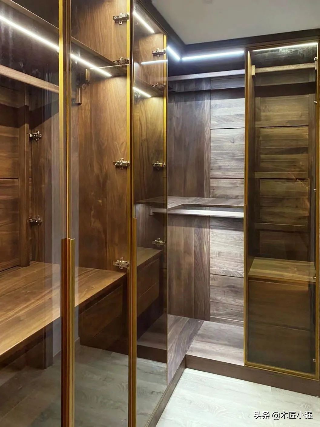 衣帽间玻璃移门轻奢,玻璃衣帽间轻奢