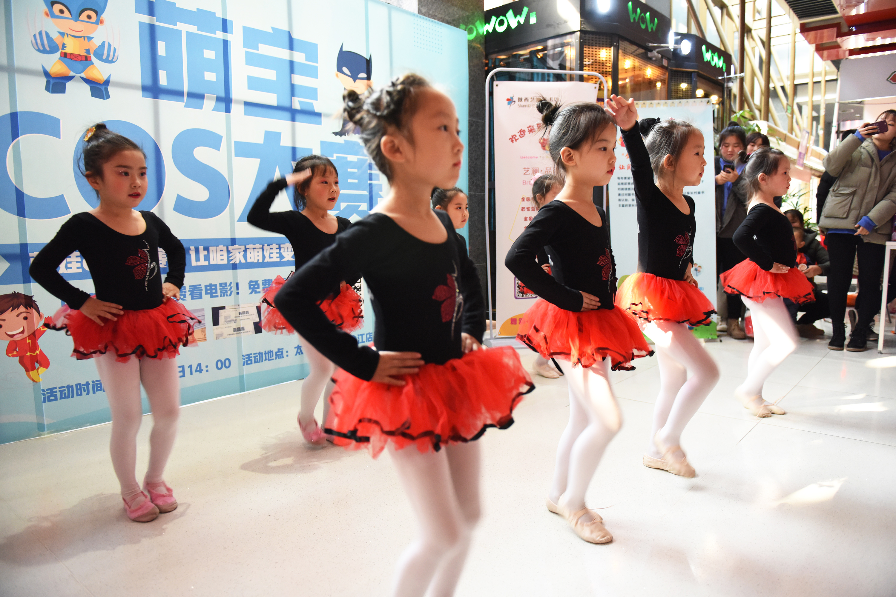 “欣慰孩子上台锻炼后的成长”——太平洋影城萌宝cos大赛侧记