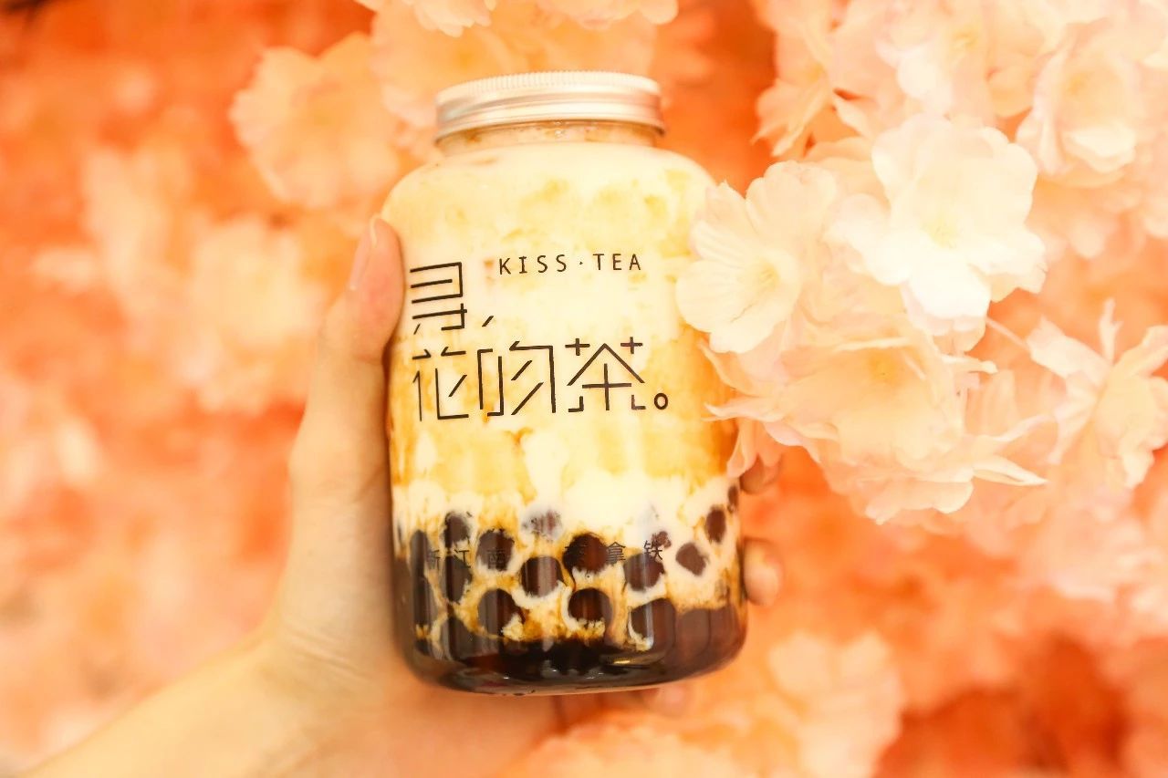 火爆珠三角的网红奶茶店来了，还带着宫崎骏设计的杯子！