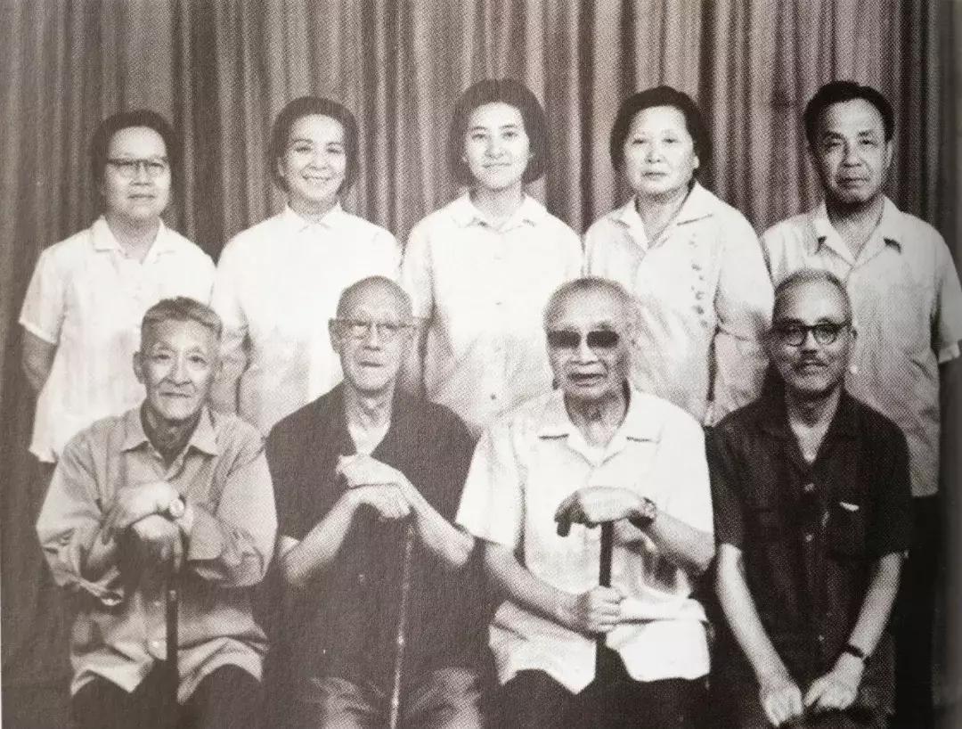 丈夫送的上亿家产，她一分不留，全捐给了故宫