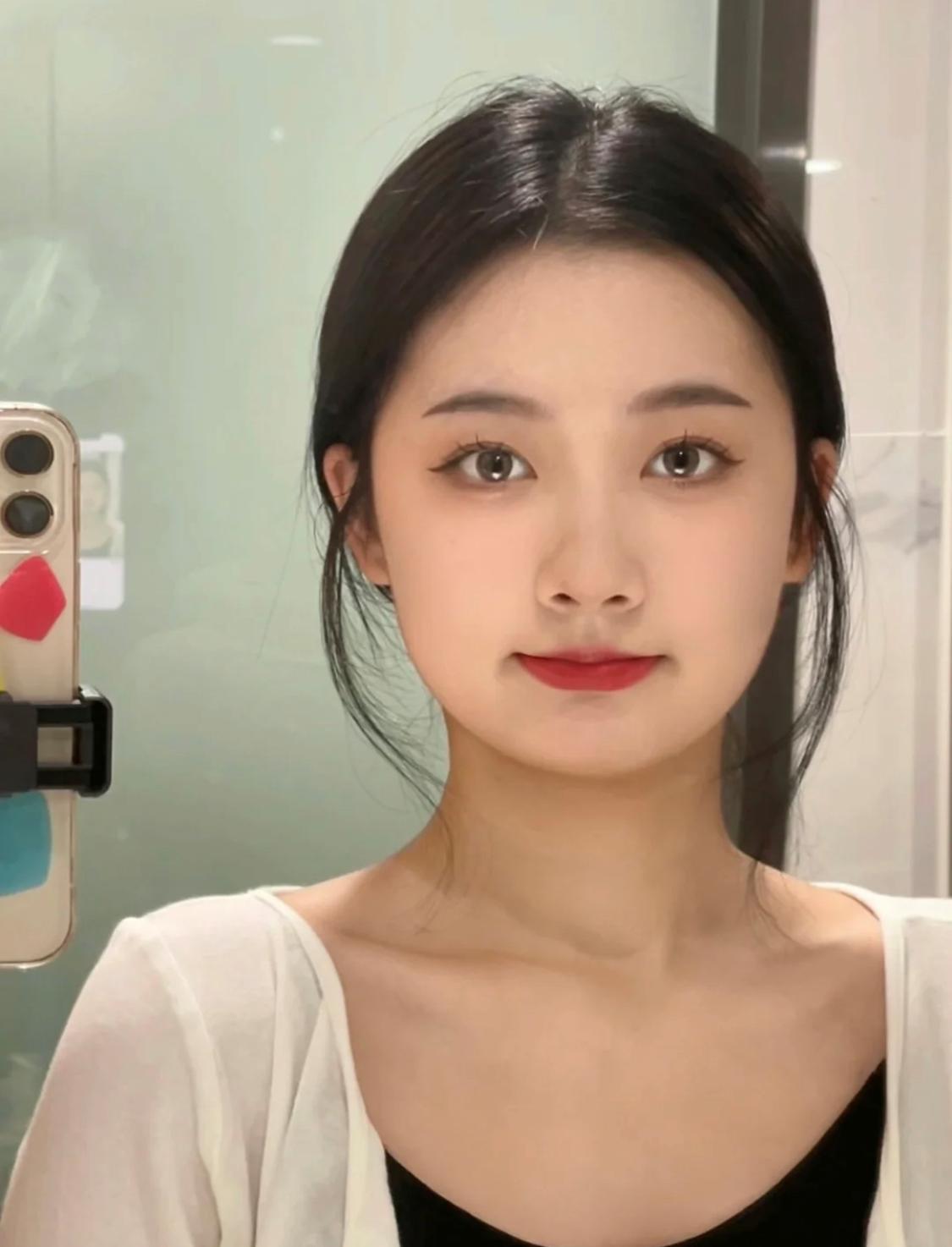 圆脸适合什么短发好看又显年轻,减龄又洋气适合大圆脸的短发