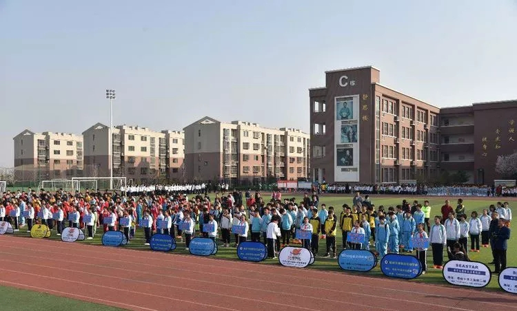 青少年校园足球联赛拉开帷幕,为期多天的校园足球联赛落下帷幕