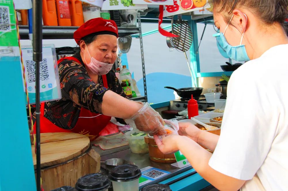 上海翰林广场美食,翰林广场迷鹿风情街
