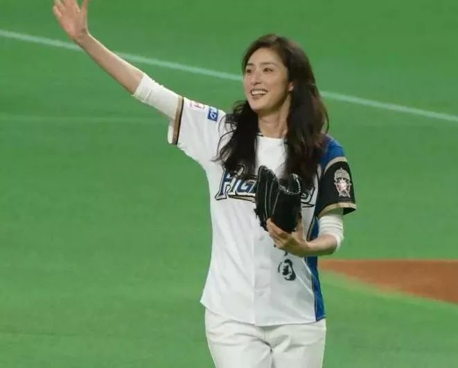 50后女神林青霞,66岁的林青霞状态真好