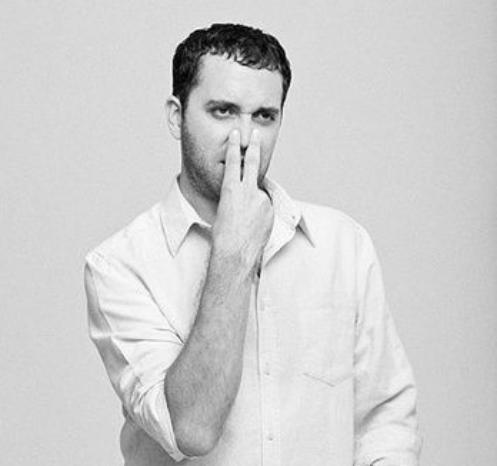 在国外如何避免血光之灾？get这十八种手势即可安全归来