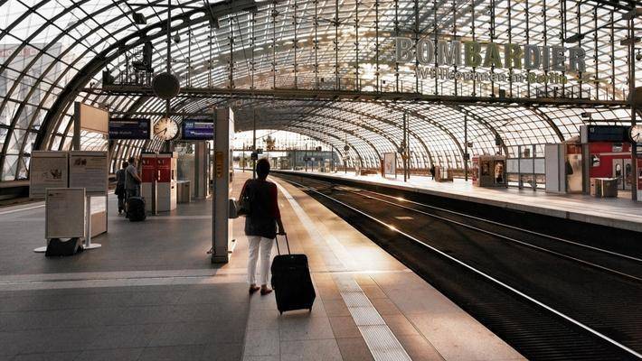 说起来你可能不信英文翻译,12306软件是国外开发的吗