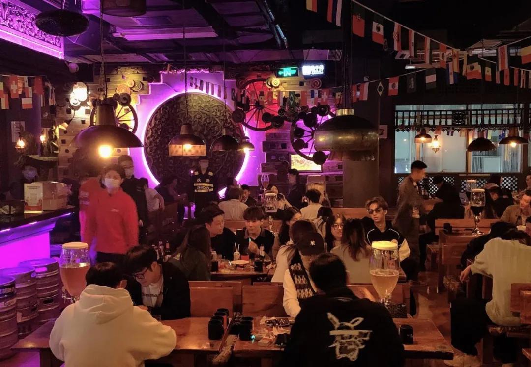 小酒馆如何转型,三线城市小酒馆的经营模式