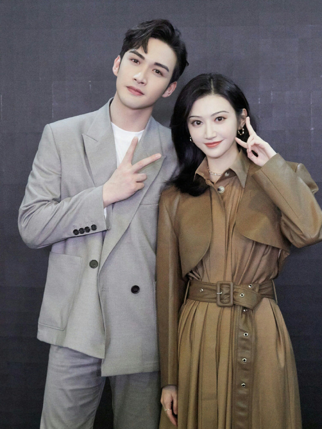 明明很喜欢，却偏偏要疏远！这7对离心的CP，让人“意难平”