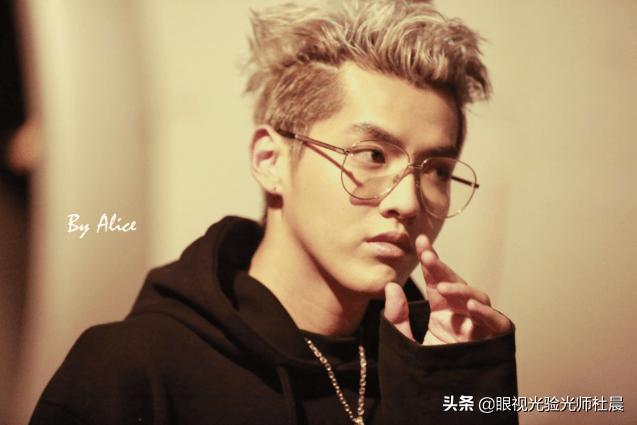 眼镜一直戴好还是用眼的时候戴好,眼镜戴的时间久了会不清晰