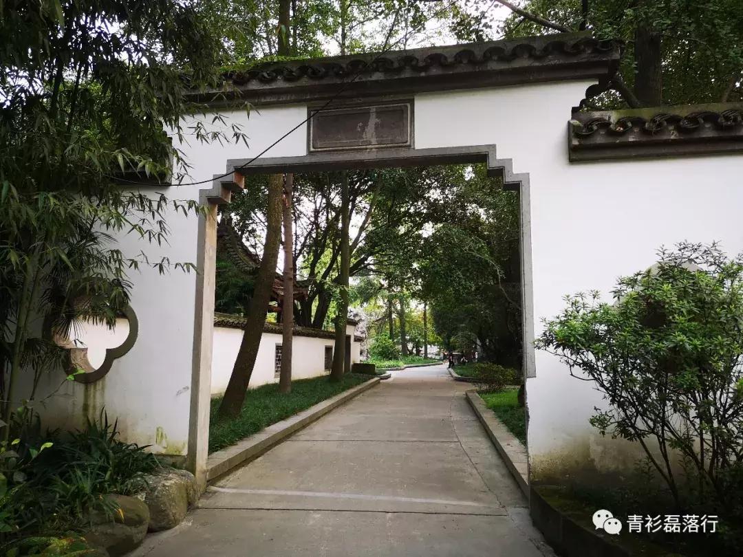 月满易园兰舟、秋莲华西钟楼：诗意生活就在身边，何须远走？