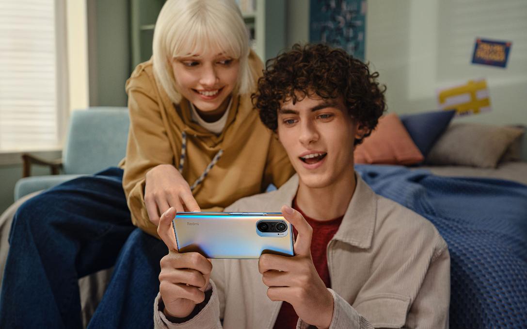 曲面屏和直屏手机各有什么优点,游戏手机曲面屏和直屏哪个好