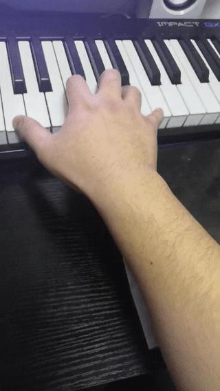 快速弹八度怎么练,手小如何弹八度四音