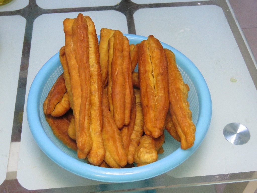 油条怎么做好吃又酥脆又松软,油条最好吃的做法根根蓬松