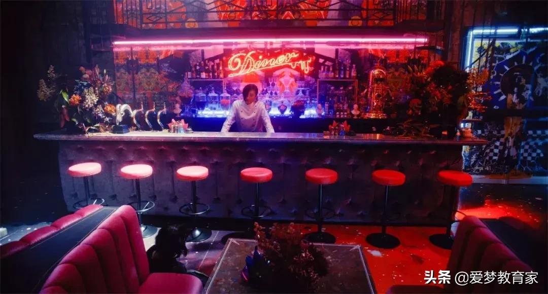 亚洲最狂野女导演，一年出3部新片，半个演艺圈为她站台