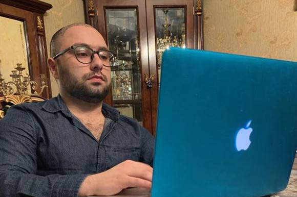 不同的坐标同一堂网课，外国留学生在线相聚：期待疫情过去，花开满路